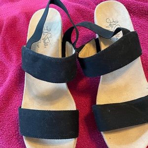 Women’s (8 1/2) life stride wedge sandals